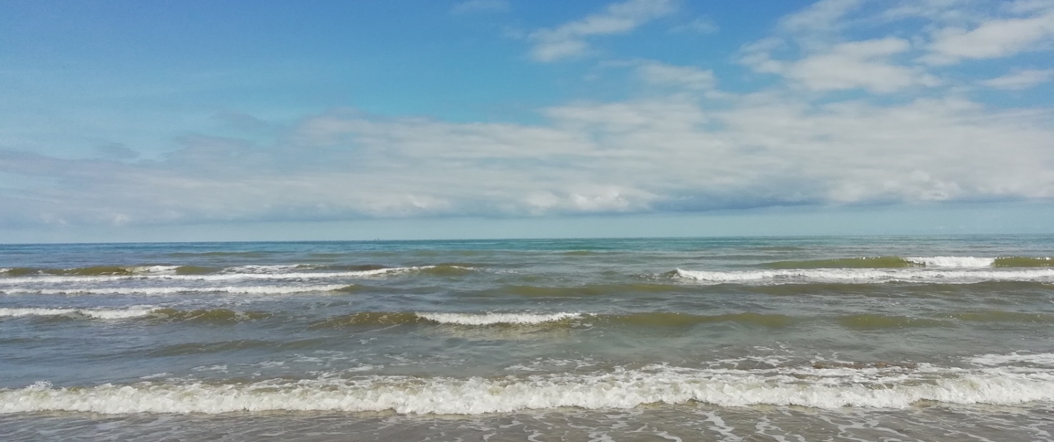 cielo e mare dalla spiaggia di Rimini