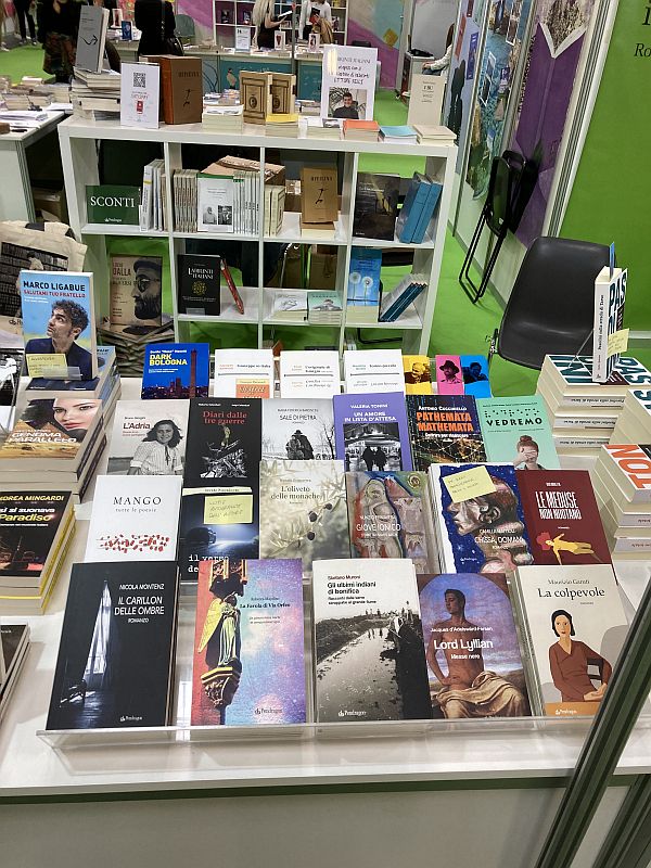 La Favola di Via Orfeo esposto nello stand Pendragon al Salone del Libro di Torino 2023